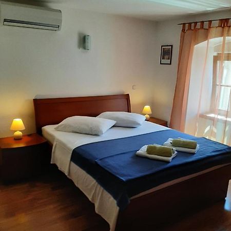 Old Town Cres Apartments Екстериор снимка
