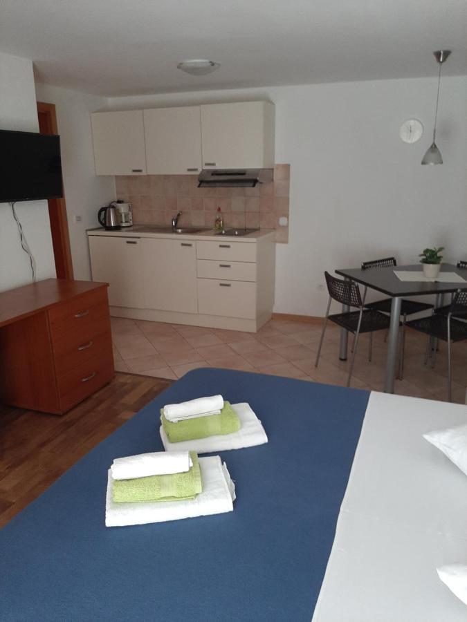 Old Town Cres Apartments Екстериор снимка