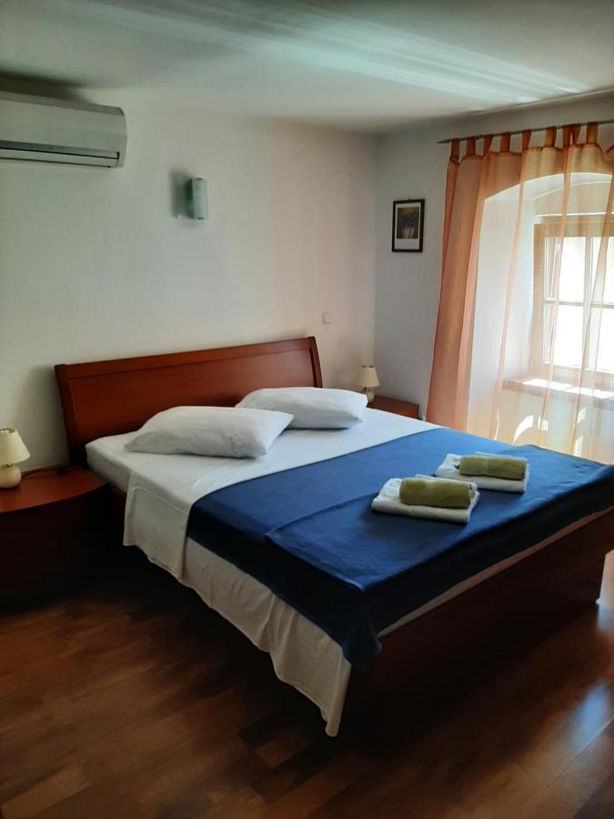 Old Town Cres Apartments Екстериор снимка