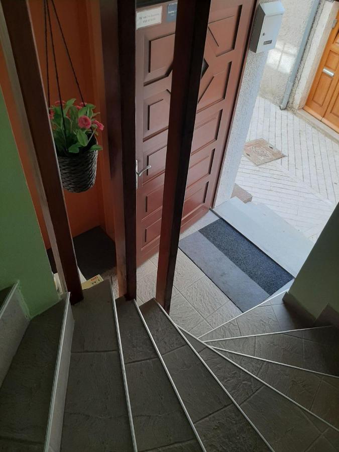 Old Town Cres Apartments Екстериор снимка