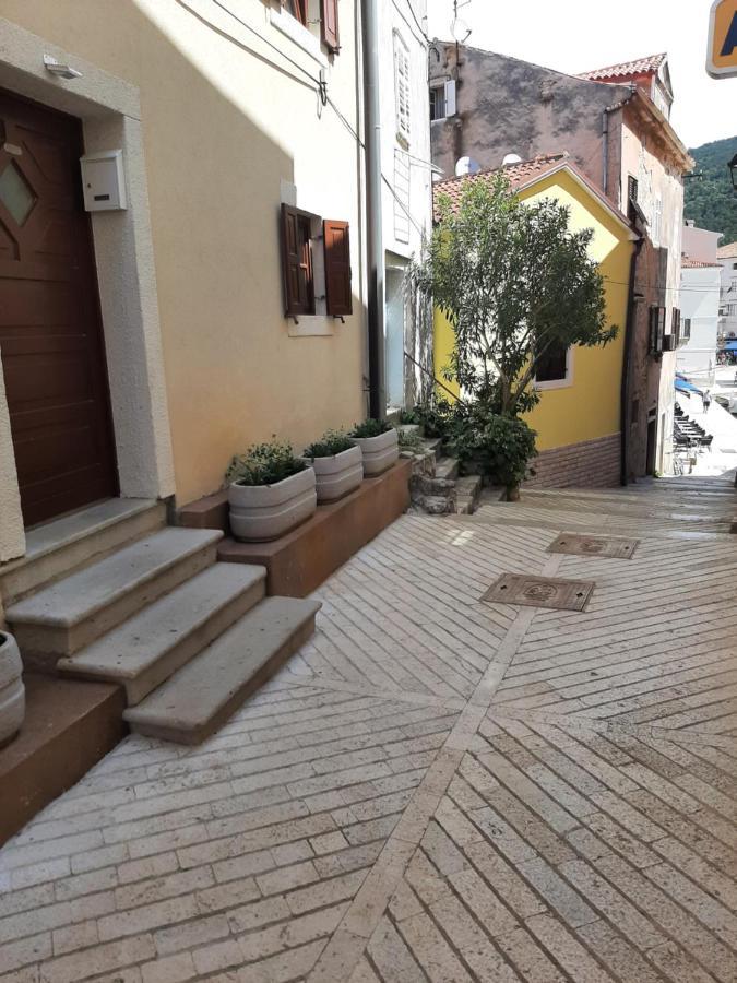 Old Town Cres Apartments Екстериор снимка