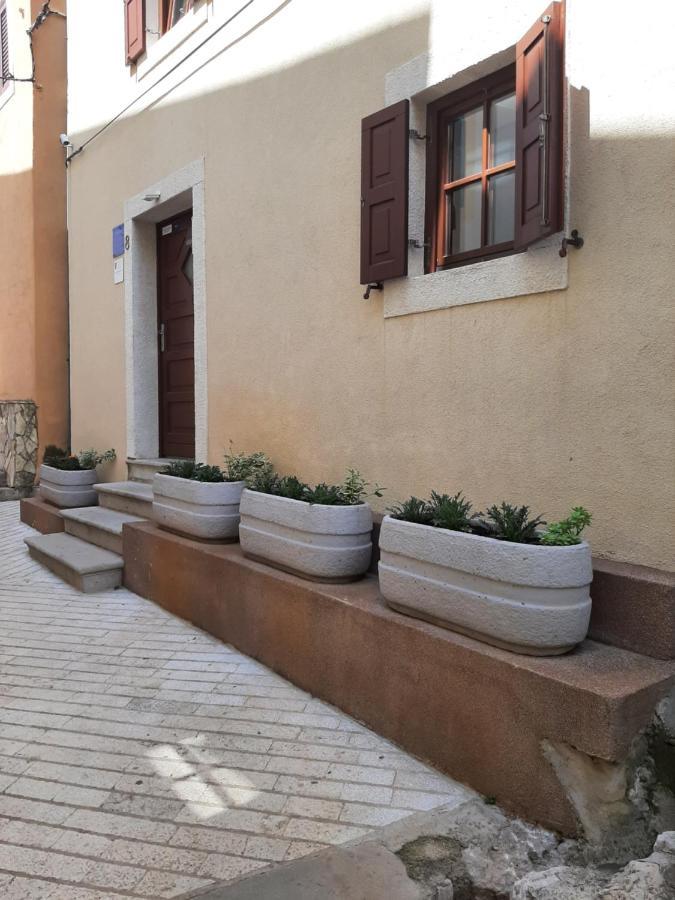 Old Town Cres Apartments Екстериор снимка