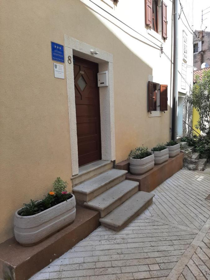 Old Town Cres Apartments Екстериор снимка