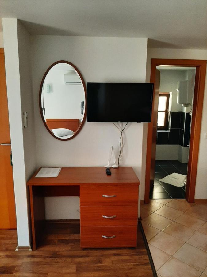 Old Town Cres Apartments Екстериор снимка